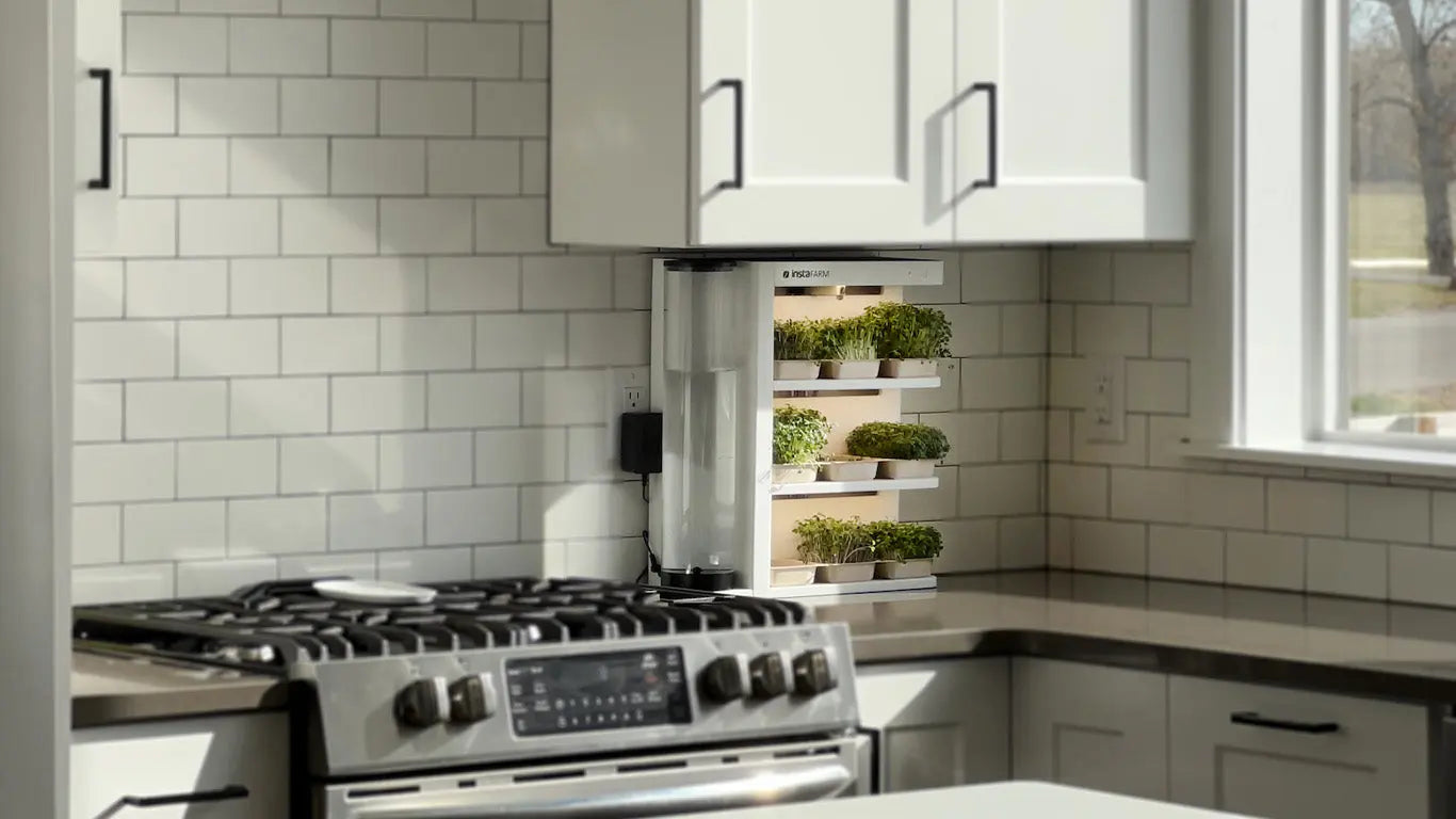 Automated and compact microgreen growing kitchen kit - LED light and watering